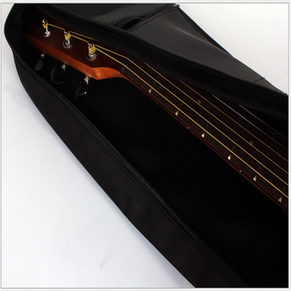 Acoustic Guitar Bag with Adjustable Shoulder Strap P7646